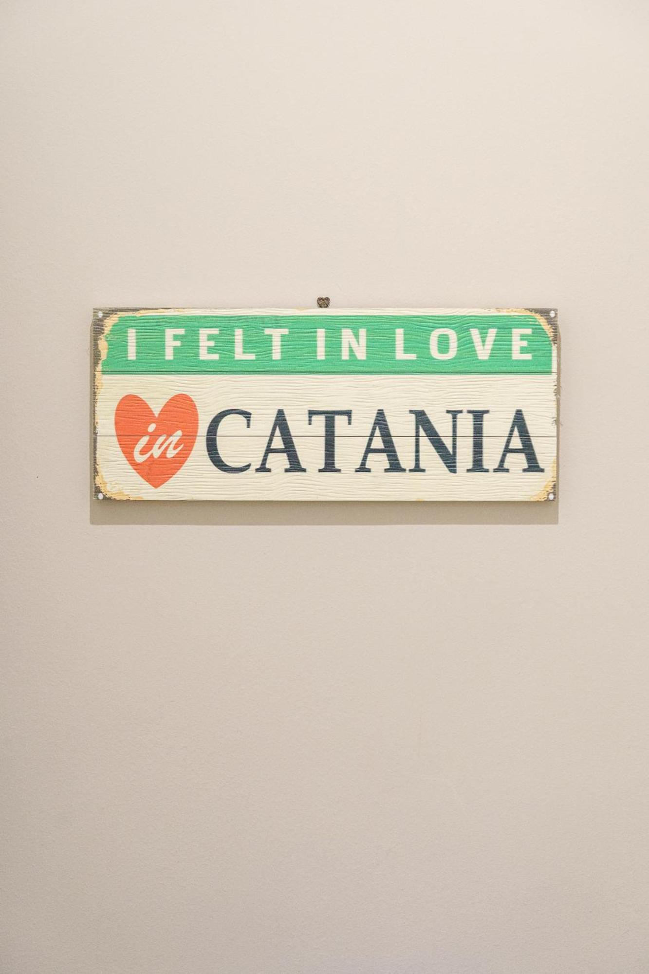 Felt in love in Catánia Buitenkant foto